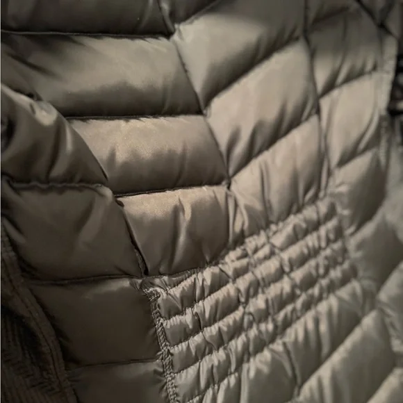 Michael Kors Hooded Puffer Coat - Size Small | Color: Olive Green - Picture 14 of 14